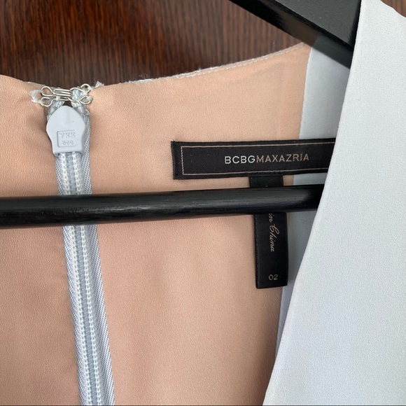 Pale blue lace dress BCBG (02) - Picture 8 of 10